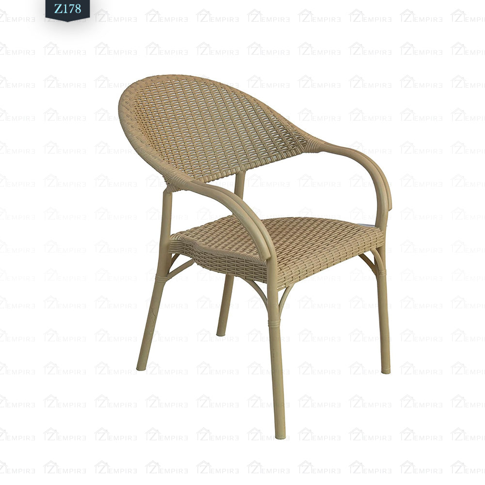4 Chair and Plastic Table Set - Z178
