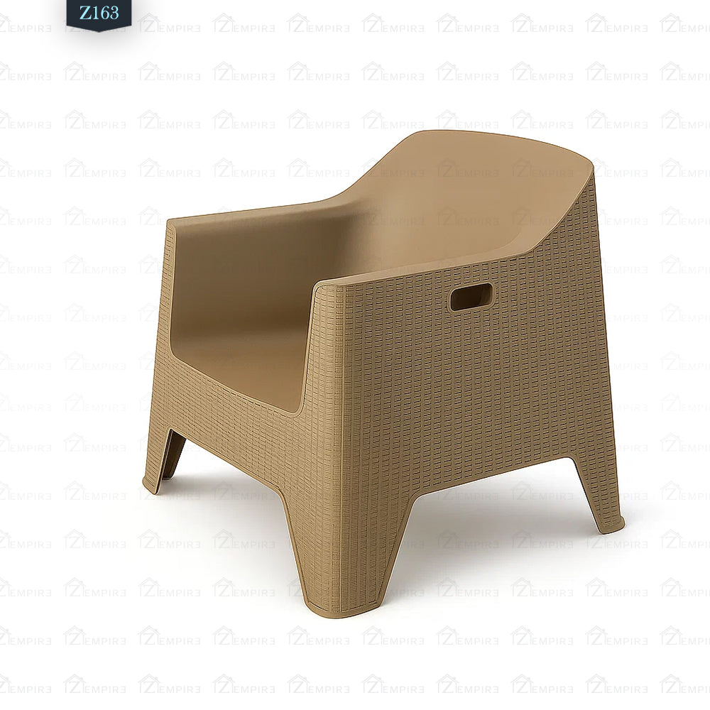 4 Chair and Plastic Table Set - Z163