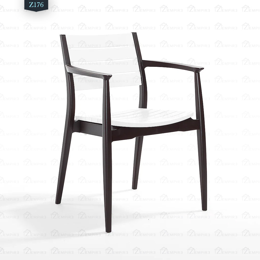 4 Chair and Plastic Table Set - Z176