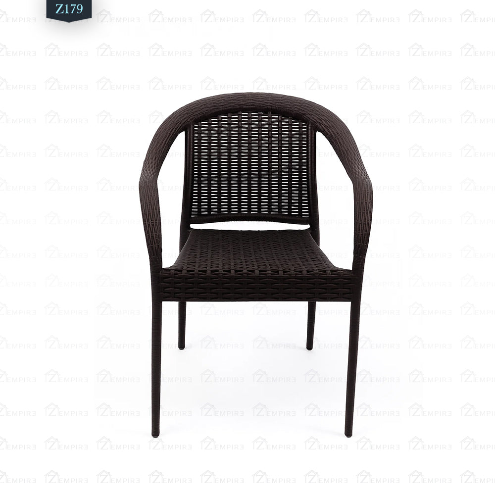 4 Chair and Plastic Table Set - Z179