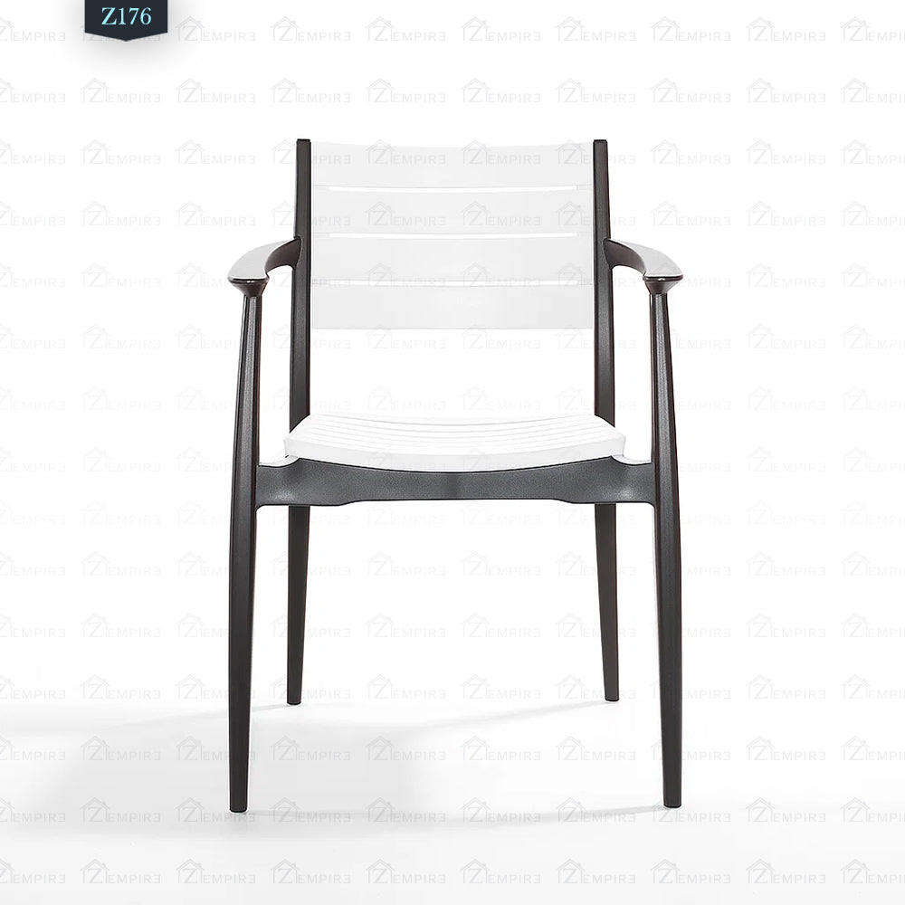 4 Chair and Plastic Table Set - Z176
