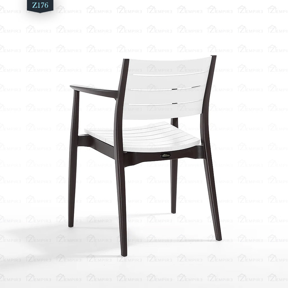 4 Chair and Plastic Table Set - Z176