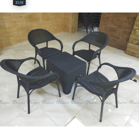 Set of 4 chairs and plastic table - Z132